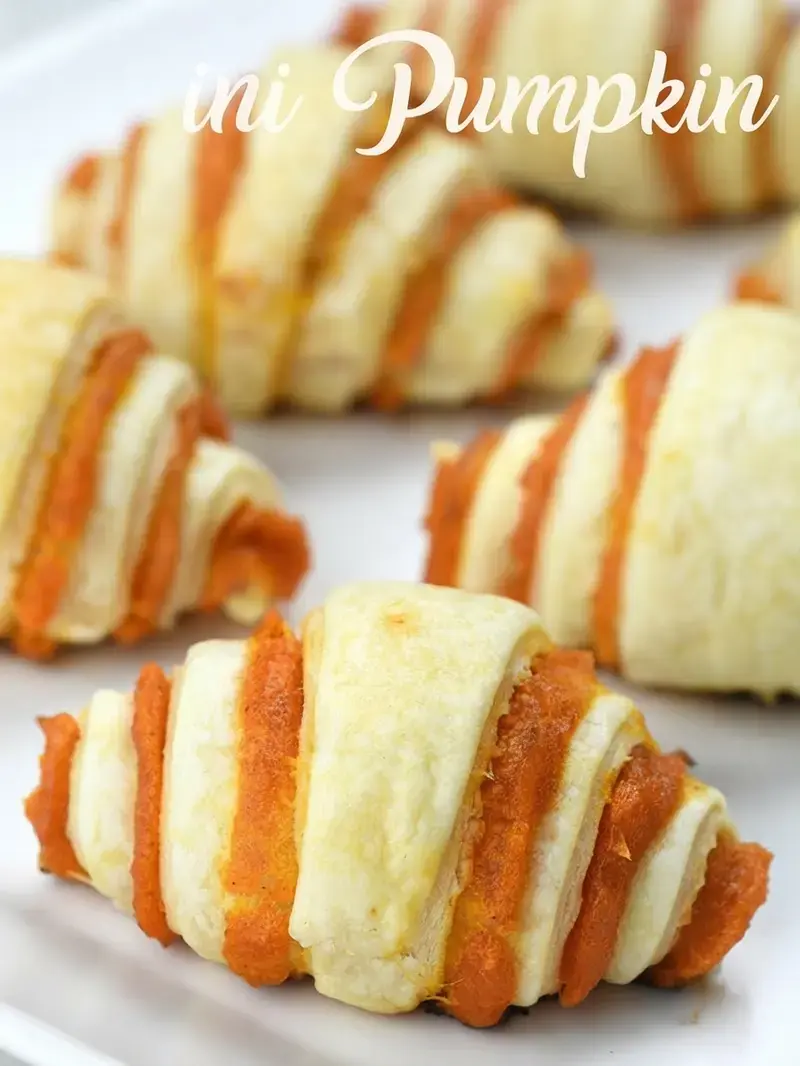 Mini Pumpkin Pie Crescent Rolls