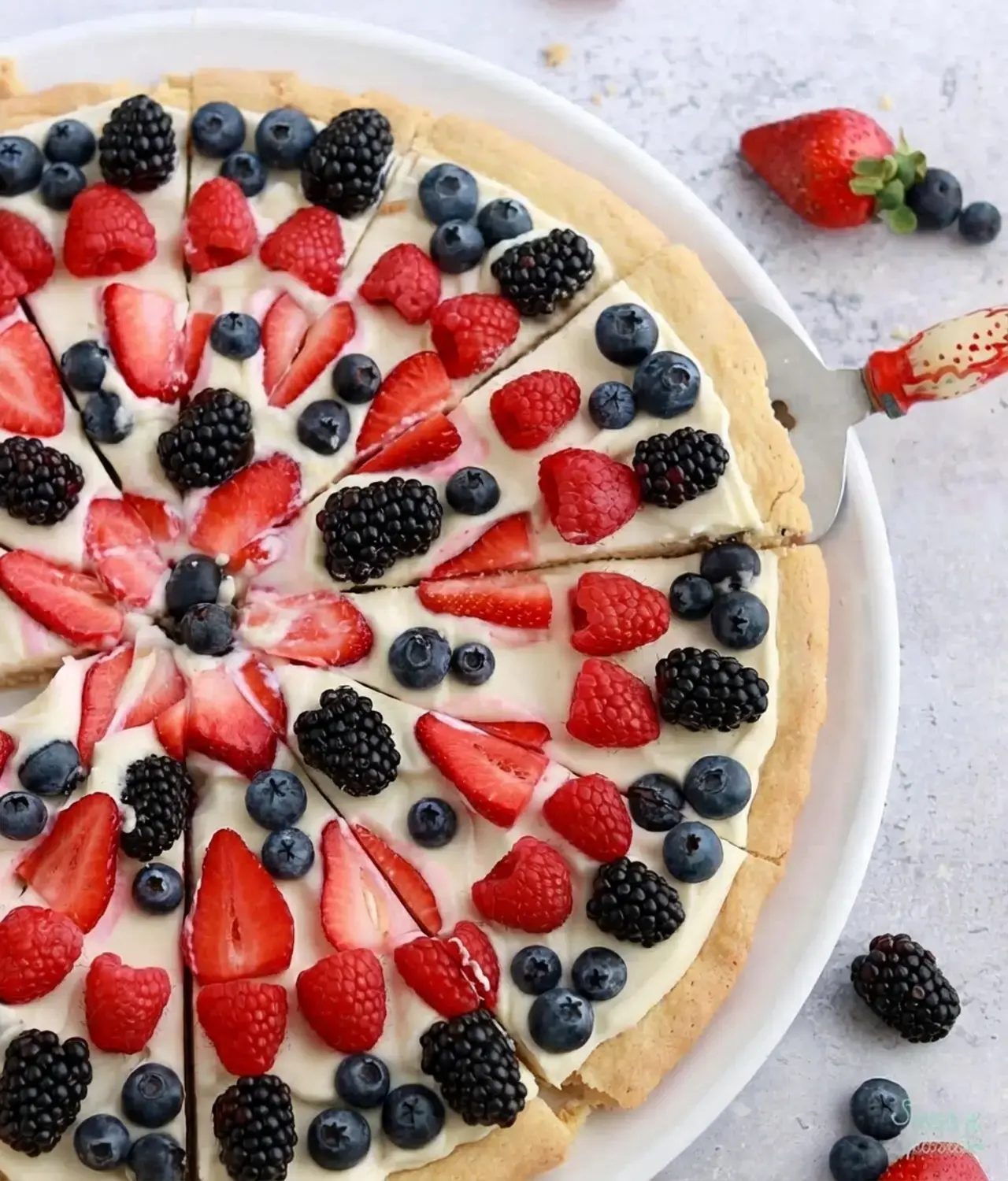 Perfect Fruit Pizza With Berries, Storing & Serving a Fruit Pizza
